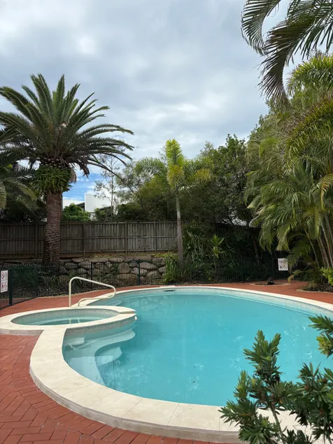 Home Away From Home with beautiful pool in Grange - Image 1