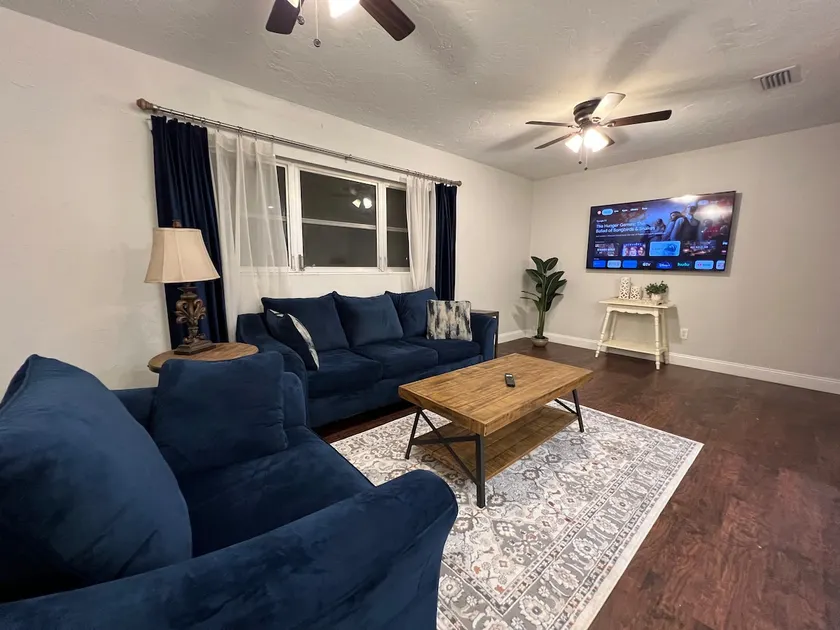 Modern & Convenient 3/2 Home - Image 1
