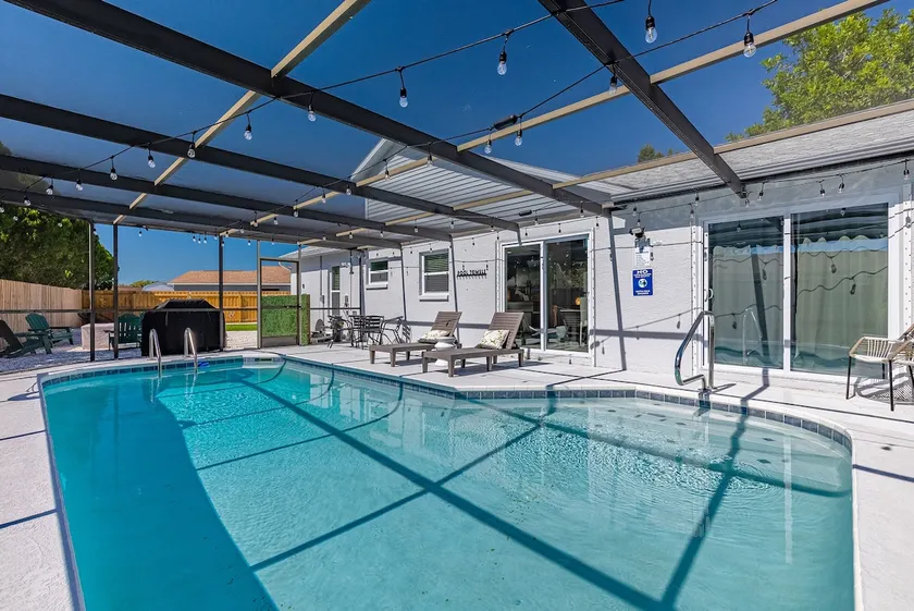 Heated pool, golf, grill! Fun-Packed Family Oasis - Image 1