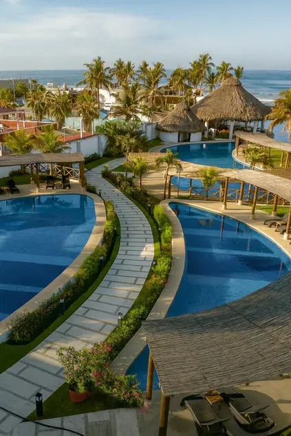 diamond, private beach club, 8-person paddle tennis courts - Image 1