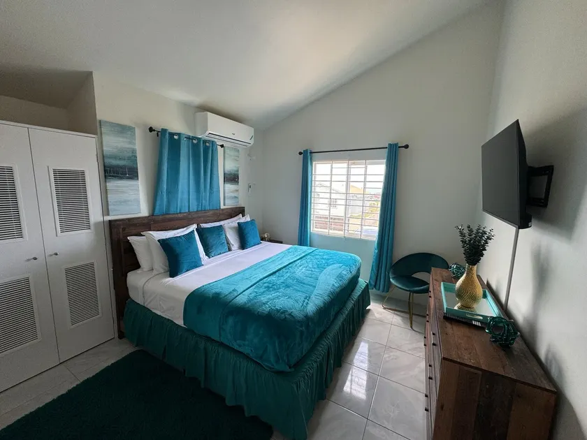 Blissful Escape in Discovery Bay - Image 1