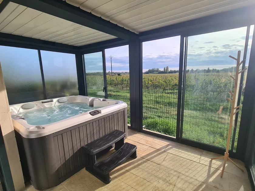Cottage in the heart of the vineyards, private sauna and jacuzzi - Image 1