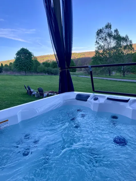 Mountain Getaway! | Hot Tub | King Bed | Vet Owned - Image 1