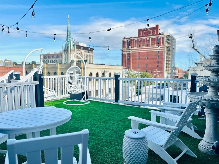 Jones St Penthouse / Private Rooftop with Stunning Views / FREE Golf Cart - Image 1