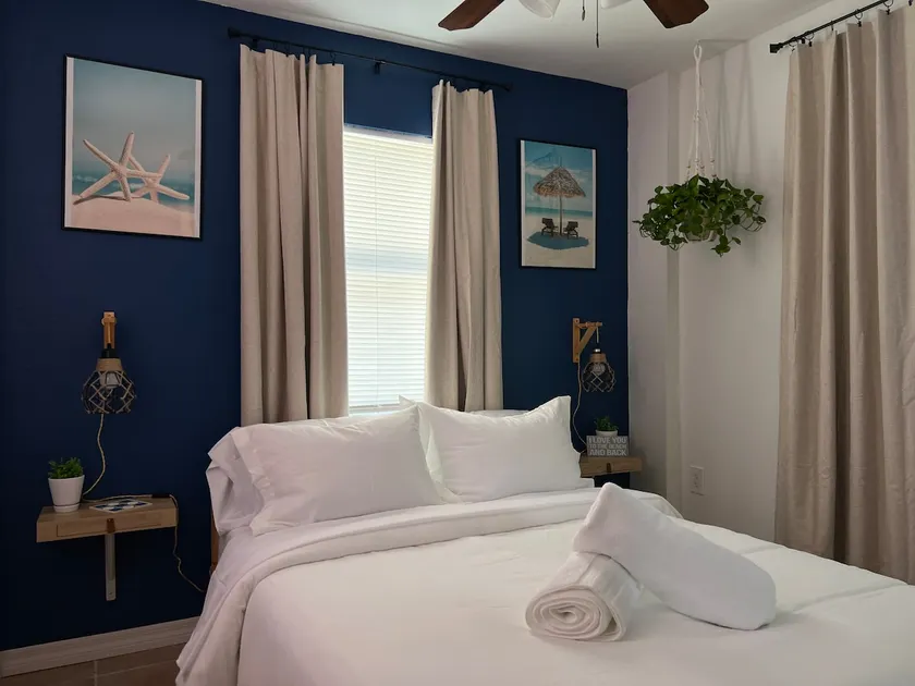 Private cozy beach guest-suite w/parking next door - Image 1