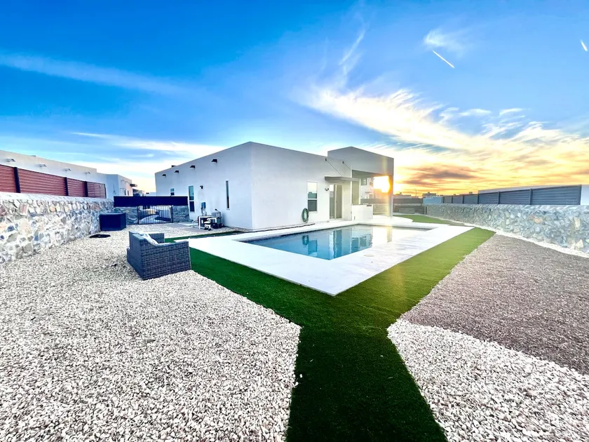 Modern Mountainside Pool House-Pool Heat Available - Image 1