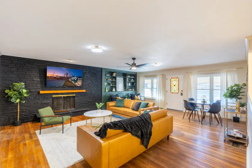 3 King Beds, Pool Table, Close to EXPO - 2000 sqft - Image 1