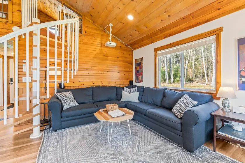 Serene Coveside Cottage - Image 1