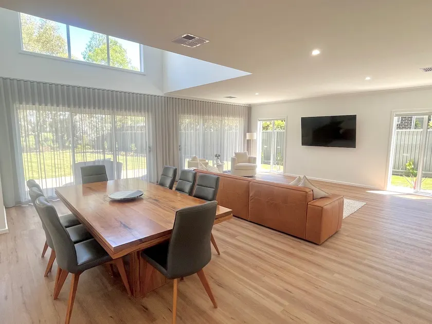 Yarrawonga Golf & Lake Getaway - Image 1