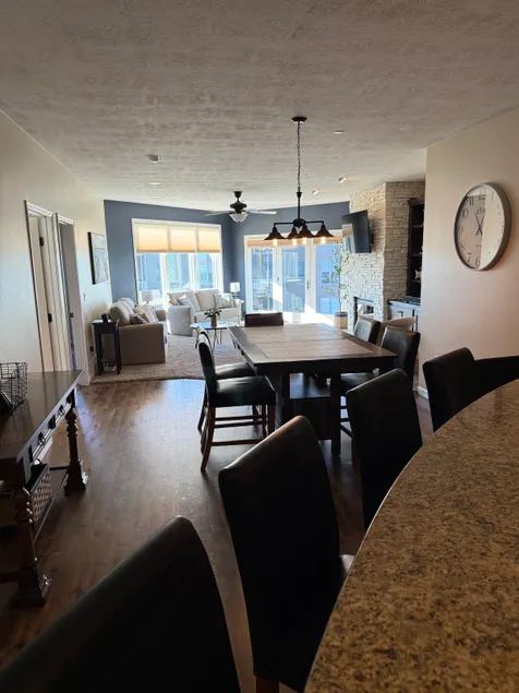 Bridges Bay Condo Lake & Pool views! - Image 1