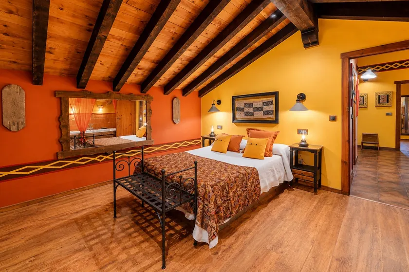 AP.18 Suite 2 bedrooms and Jacuzzi by La Bárcena - Image 1