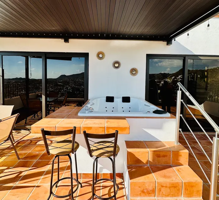GarDel Panoramic Suite • View & Private Jacuzzi - Image 1