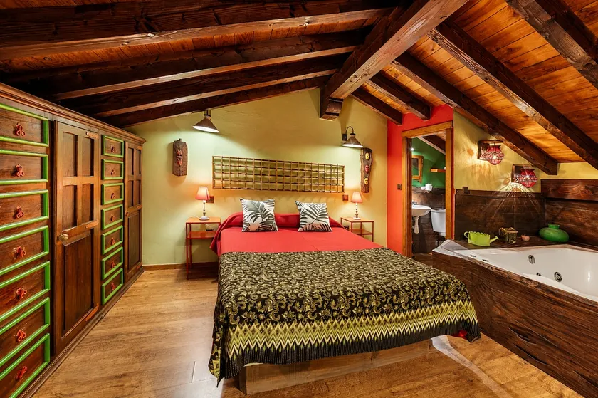 AP.6 Suite 2 bedrooms and Jacuzzi by La Bárcena - Image 1