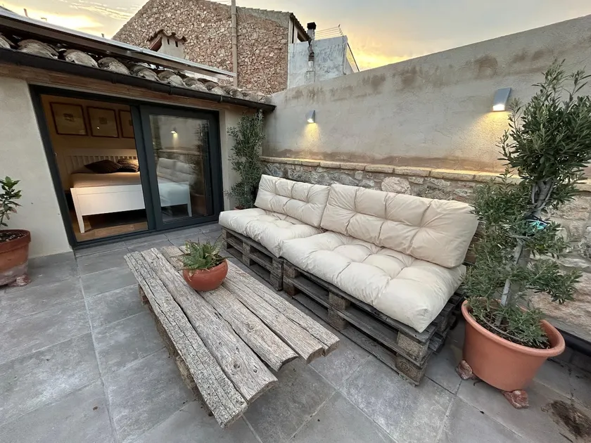 Penthouse with terrace in Capçanes - Image 1