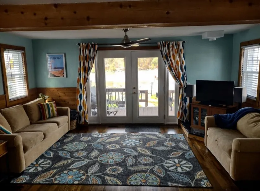 Cozy Stylish Waterfront house for 2 with hot tub. - Image 1