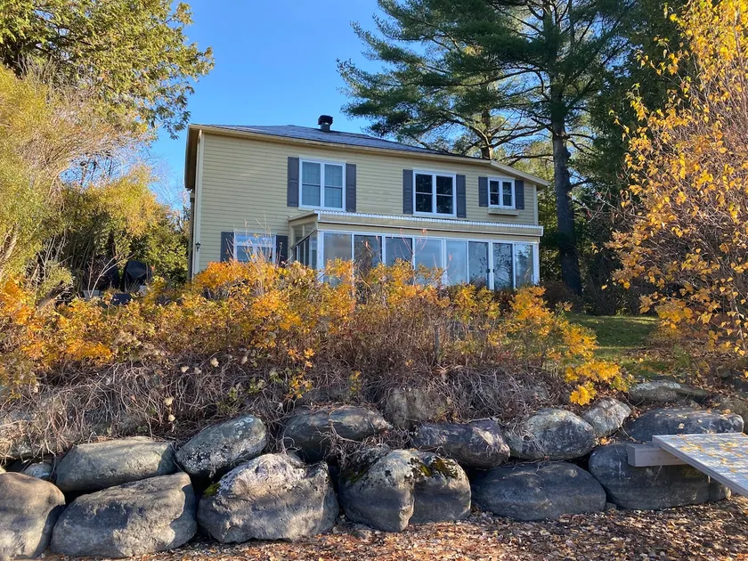 Waterfront with HOT TUB in Eastman! - Image 1