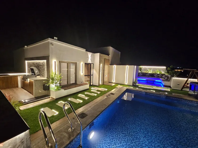 New Cairo's Poolside Oasis - Image 1