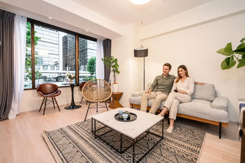 4 min walk to Otemachi station! 12 min walk to Tokyo Station! Spacious 3LDK, large glass windows with good lighting, elevator, convenient transportation, walking distance to the Imperial Palace! - Image 1
