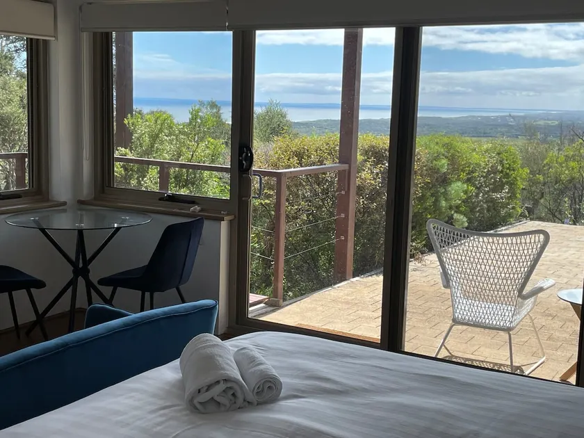 Ocean view Moonah studio downstairs - Image 1