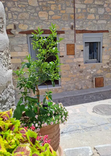 Prina Stone Retreat - Image 1