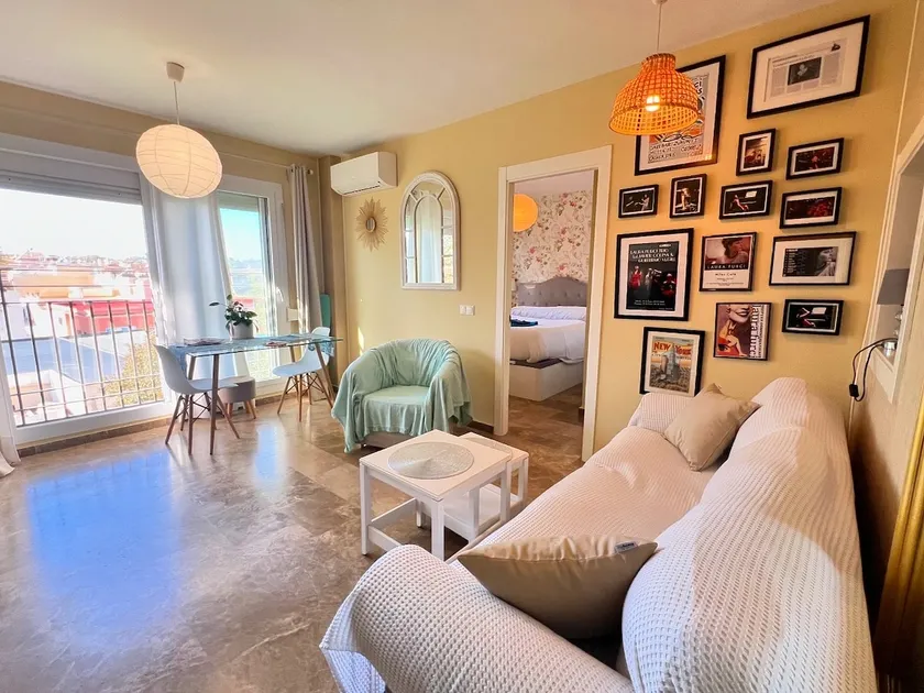 Living in Paradise - Laura's home - Image 1