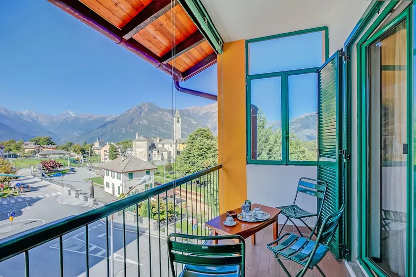 La Casa di Guido: Ski, Hike, Lake Trips - Happy Rentals - Image 1