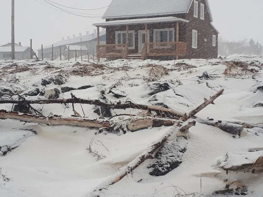 Centennial house facing the river - Image 1