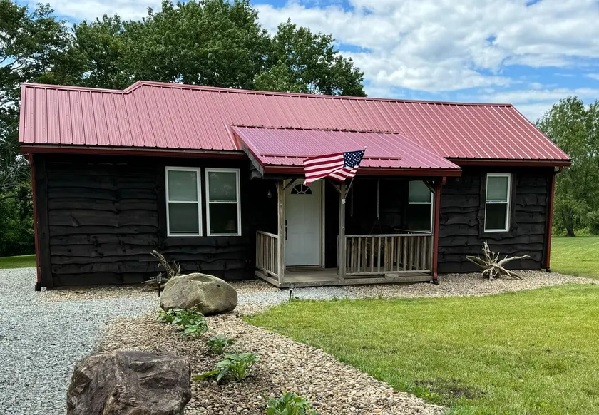 Pet Friendly Cozy Cabin Close to Everything - Image 1