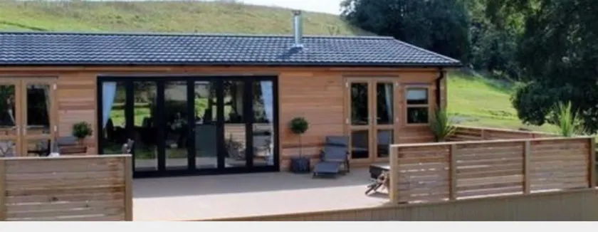 Hot tub and Fishing Amazing Lodge Upton Lake 13 - Image 1