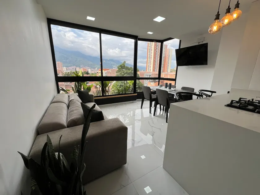 Comfort and modernism at your fingertips - Image 1