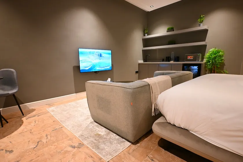 KING BED: luxe living 50sqm studio, minimal design - Image 1