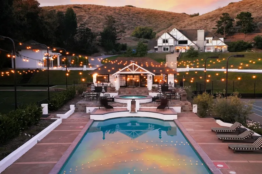 Heated Resort Pool, Lux, Hot Tub, Endless Views - Image 1