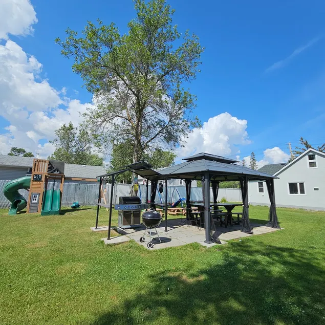 Oduca's All Season Cottage with Kid's Playground - Image 1