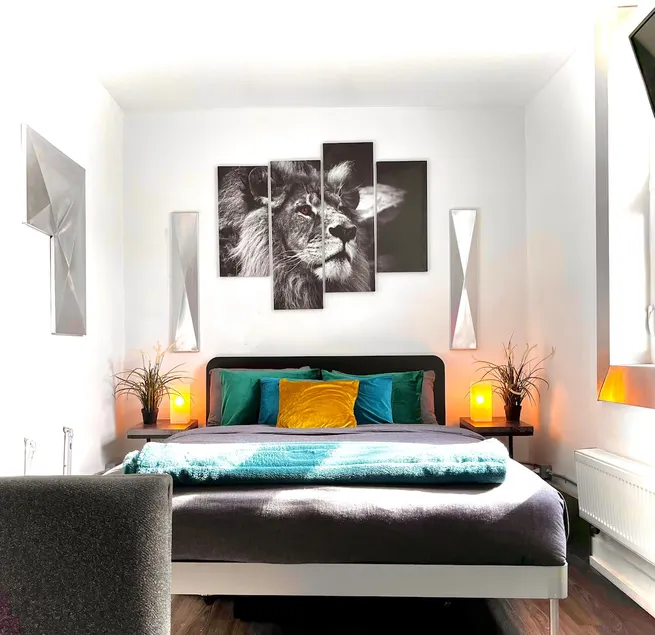 Mini Studio Apt near Downtown Ottawa + Parking - Image 1