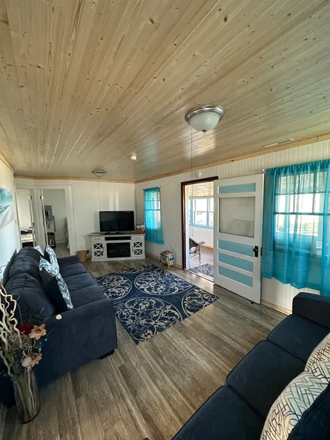 Lakeside Cottage w/ Private Beach and Sunset Views-Niagara - Image 1