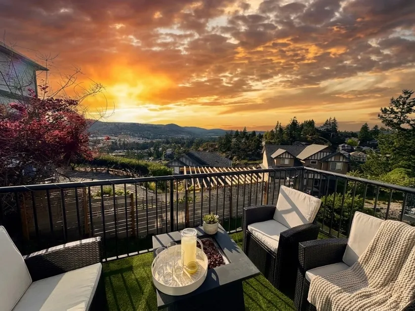 Breathtaking Views • 4BR • Chef Kitchen • Sleeps 9 - Image 1