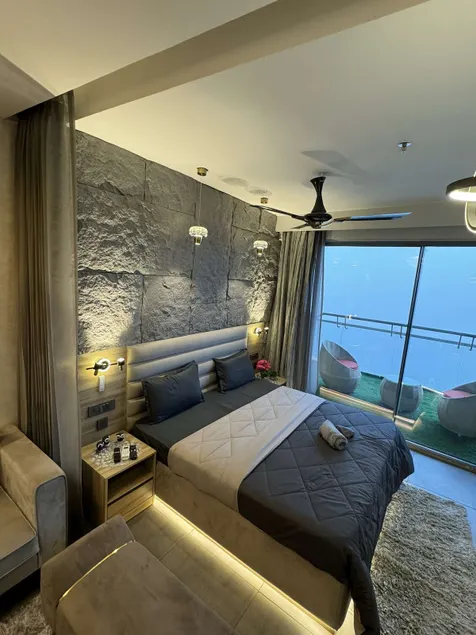 The Opulence Suite | 41st Floor City View - Image 1