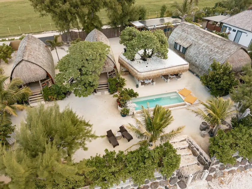 Tiki beach, Pool & Breakfast, full Spot - Image 1