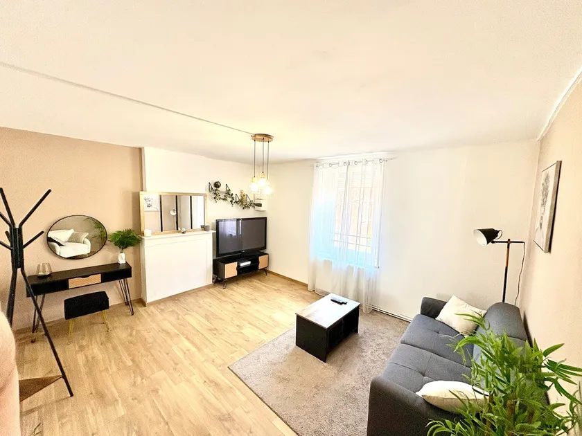 The Bella Vida Elegant & Welcoming - Image 1