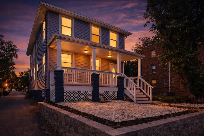 5-BR Home near DC Metro -Free Parking/Full Kitchen - Image 1