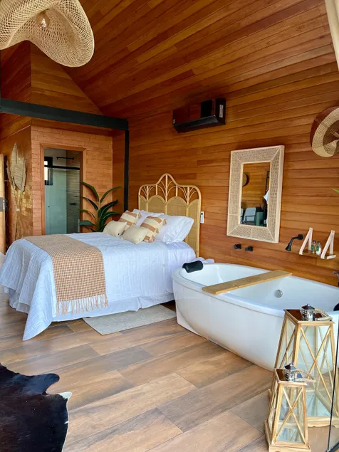 Bali Cabin: Fireplace, bathtub, lagoon view. - Image 1