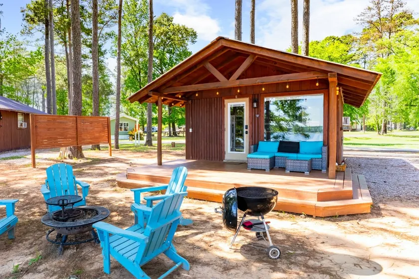 Rustic Cedar Waterfront Cabin 7 on Toledo Bend - Image 1