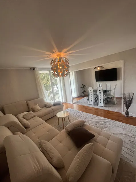 Beautiful apartment over-equipped-balcony-view-parking - Image 1