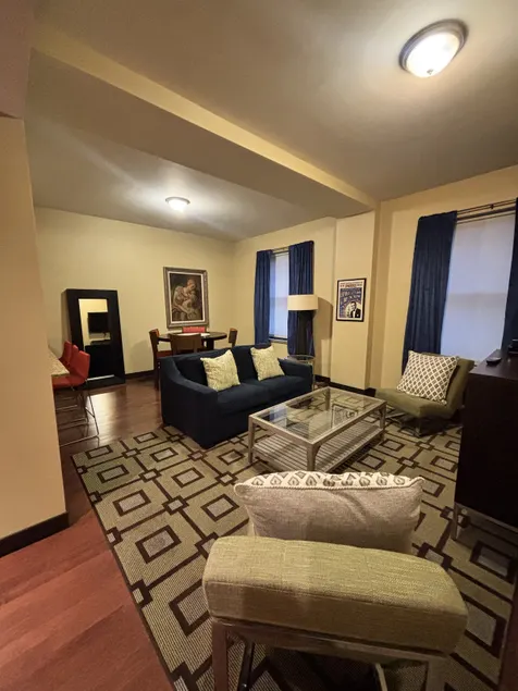 Luxury 2-bedroom apartment in The Mayo Hotel - Image 1