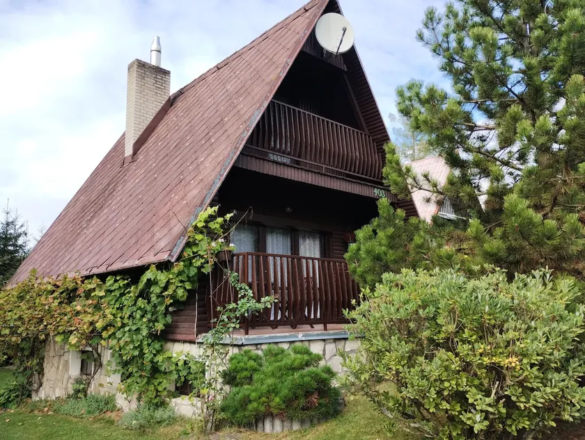 Year-round accommodation in a quiet environment. - Image 1