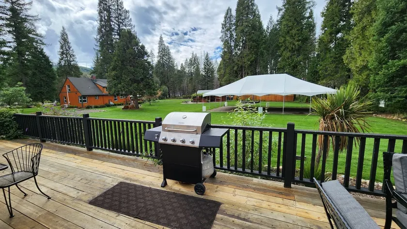 2 Cabins 7 Bedrooms 5 bath - Image 1