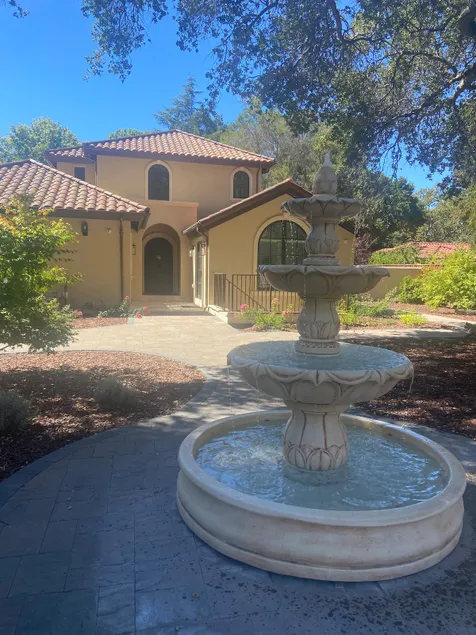 ADU studio unit in a 2/3 acre Spanish mansion - Image 1