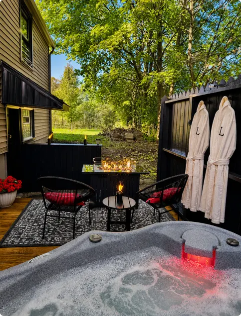 Romantic Moody Suite Private Hot Tub - Image 1