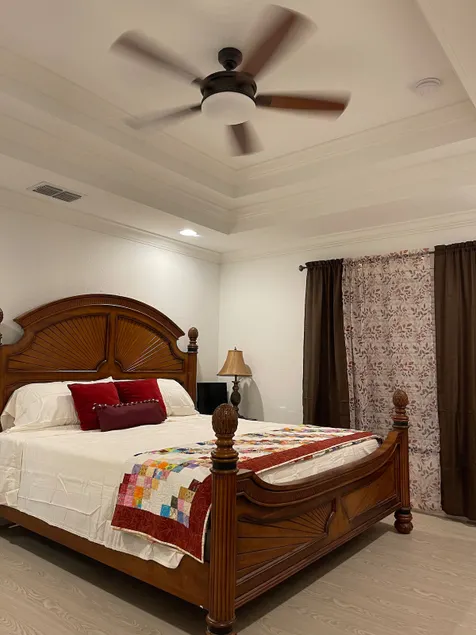 4 Bedroom in Quiet Neighborhood - Image 1