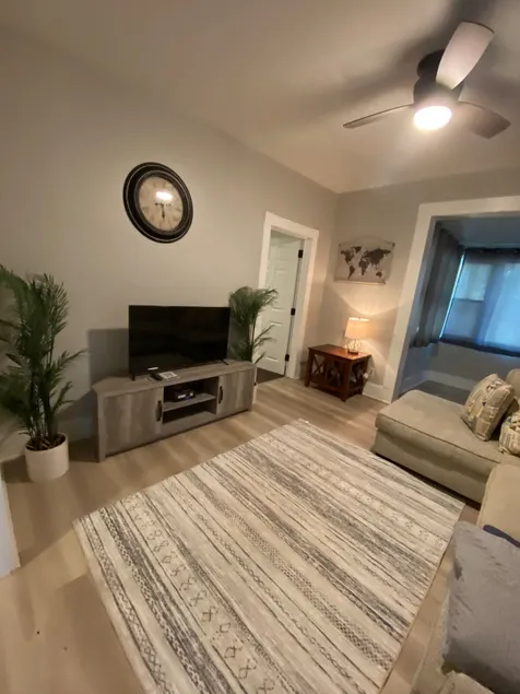 Quiet Comfort Retreat – 1BD Southwest Davenport - Image 1